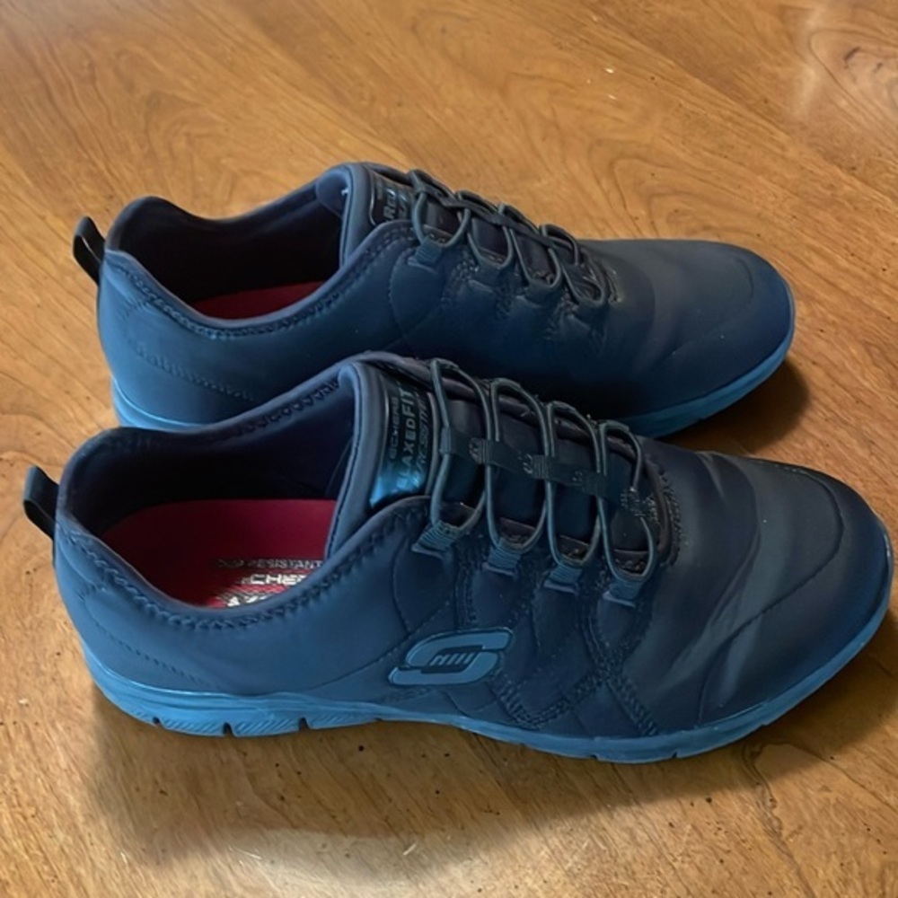 SKECHERS Work Relaxed Fit Slip On Sneaker - women’s size 9